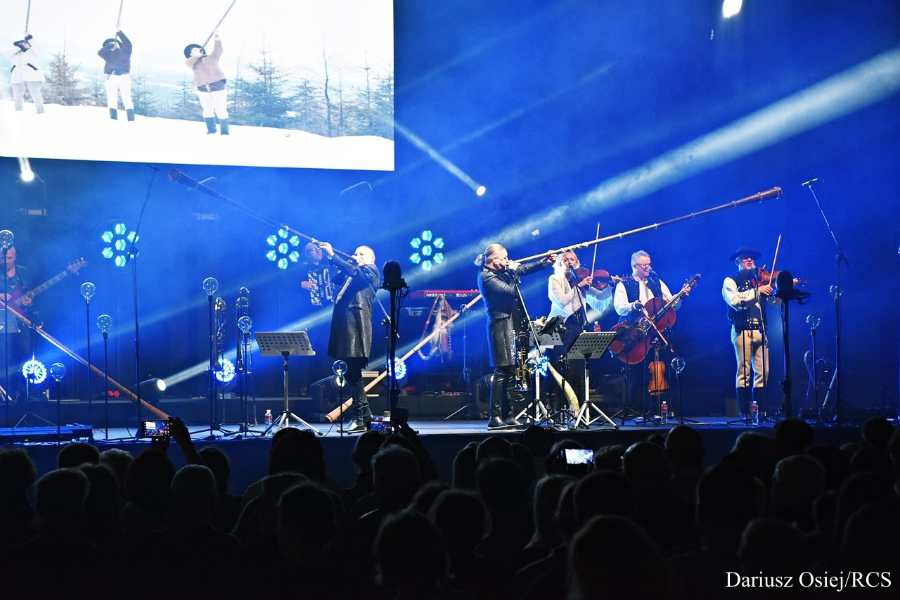 Galeria: Golec uOrkiestra - Koncert kolęd i pastorałek, zdjęcie 13 z 24