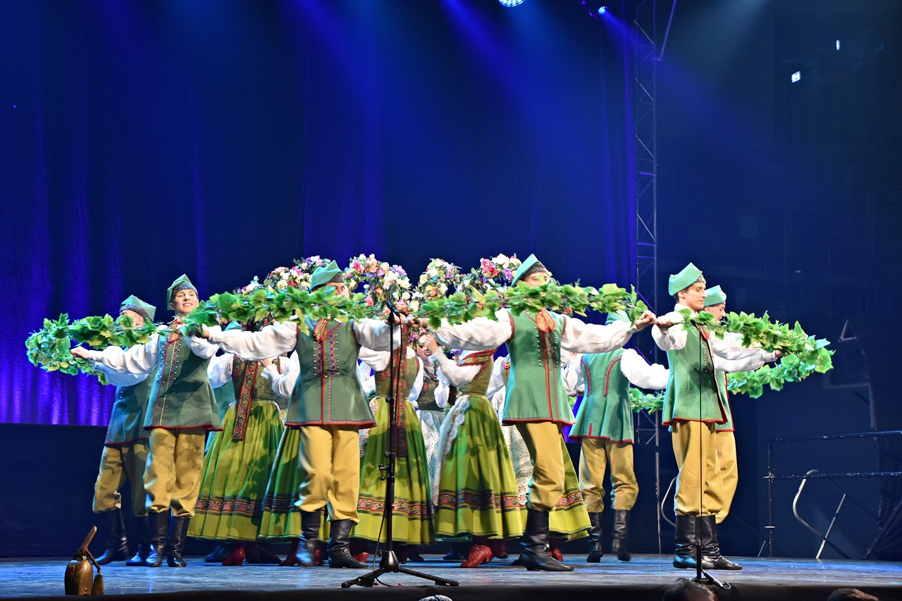 Galeria: PZLPiT "Mazowsze" - koncert "Kalejdoskop barw Polski". , zdjęcie 14 z 19
