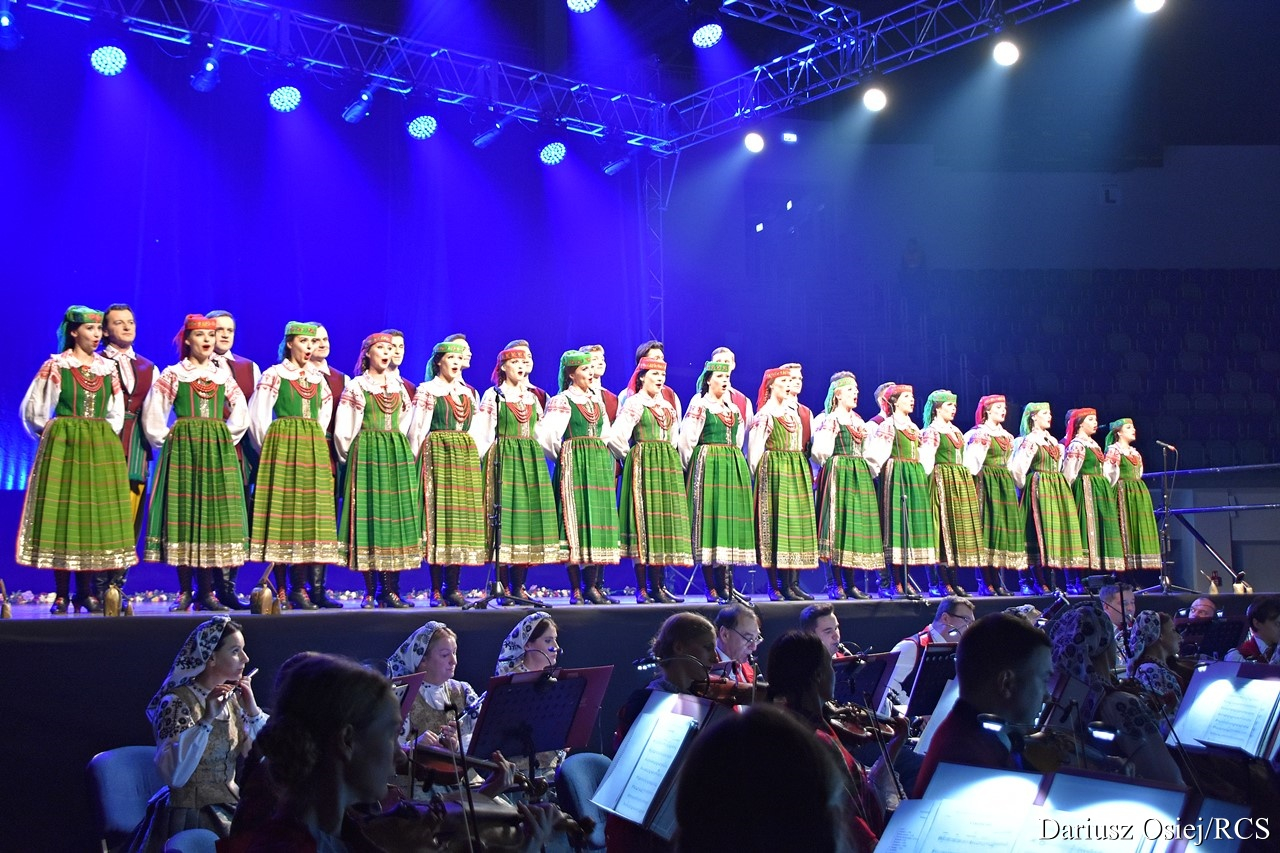 Galeria: PZLPiT "Mazowsze" - koncert "Kalejdoskop barw Polski". , zdjęcie 9 z 19