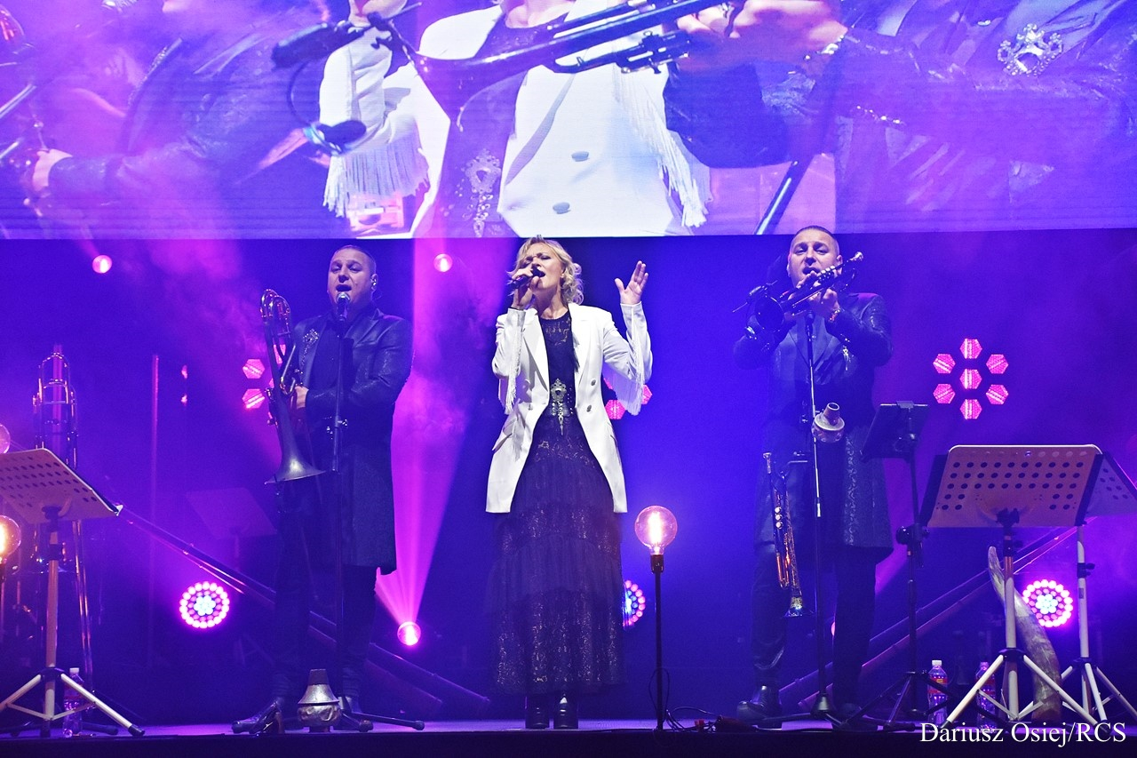 Galeria: Golec uOrkiestra - Koncert kolęd i pastorałek, zdjęcie 23 z 24